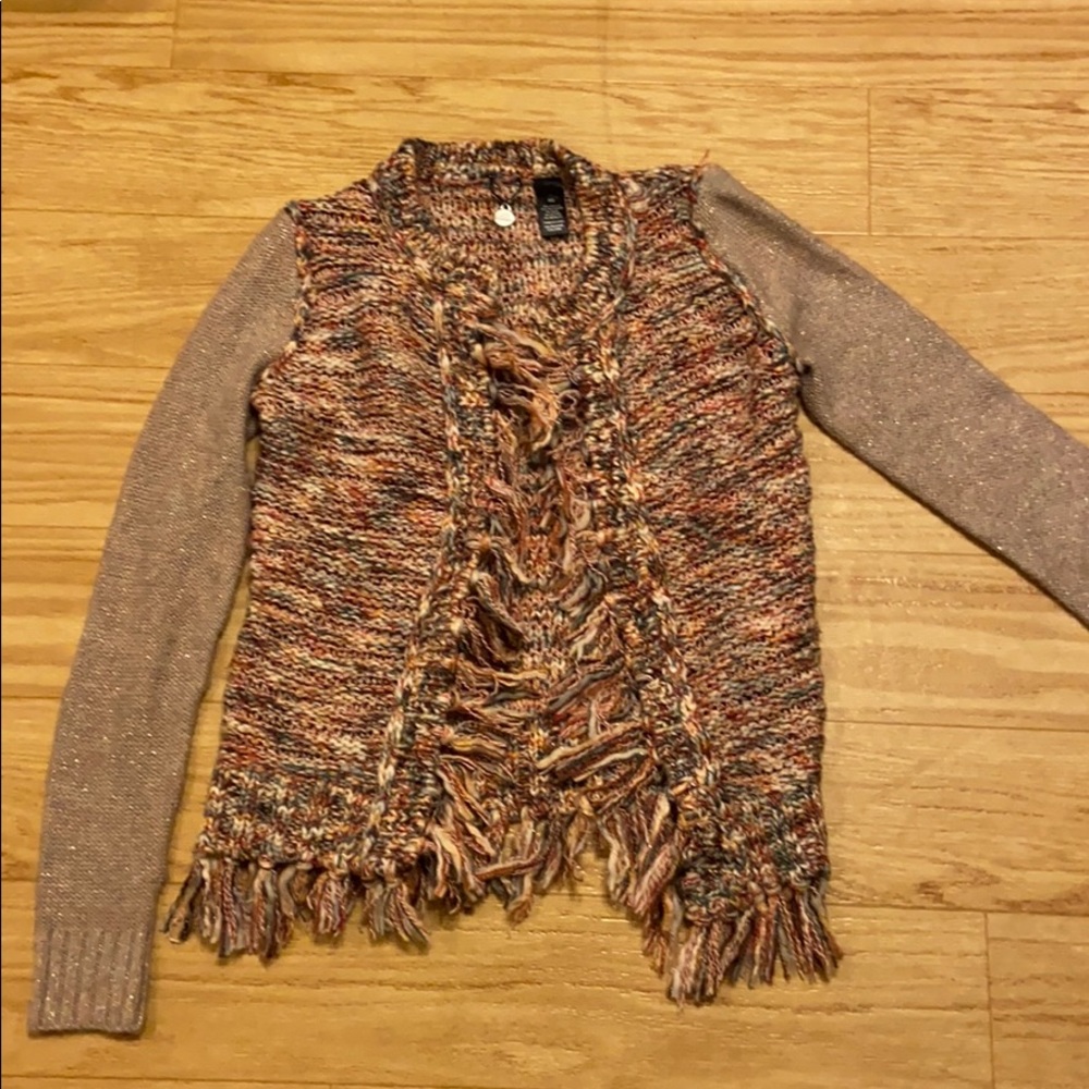 Long sleeve sweater with fringe